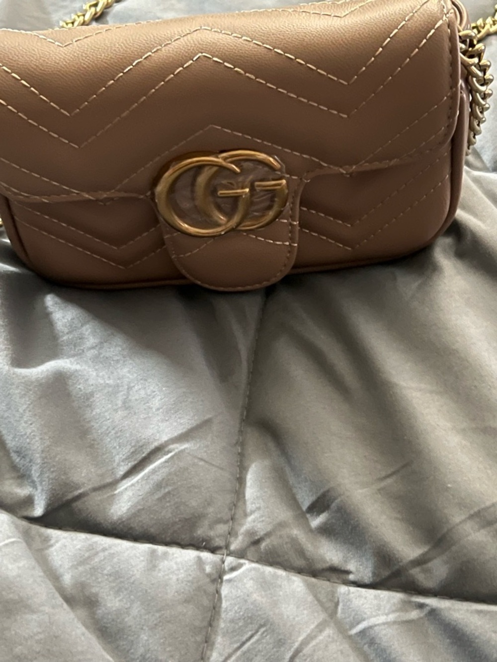 Gucci Small Matelassé Chevron Shoulder Bag in Taupe Brown with Gold GG - Picture 2 of 3